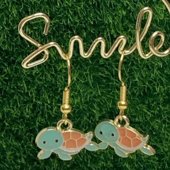 Turtle Earring, Turtle Jewelry, Gift Idea, Beach Earring, Marine Animal - Picture 2 of 5